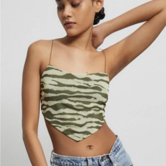 2 UO HANKY HEM CAMIS for one price - Picture 6 of 6